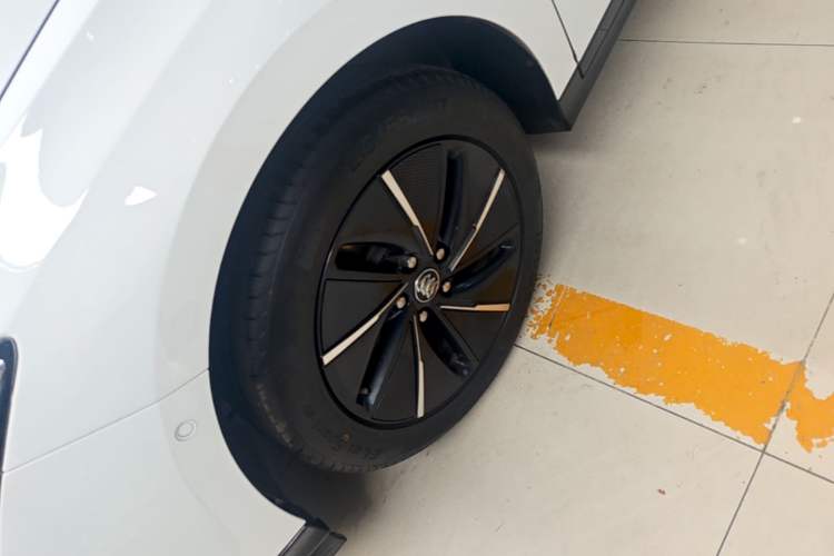 Used Buick Velite 6 2022 Connected Smart PLUS Left Front Wheel Hub