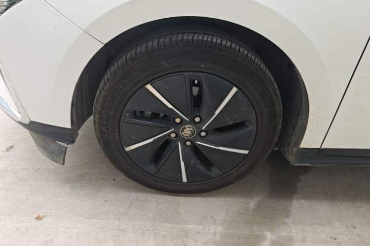 Used Buick Velite 6 2022 Connected Fashion PLUS Left Front Wheel Hub