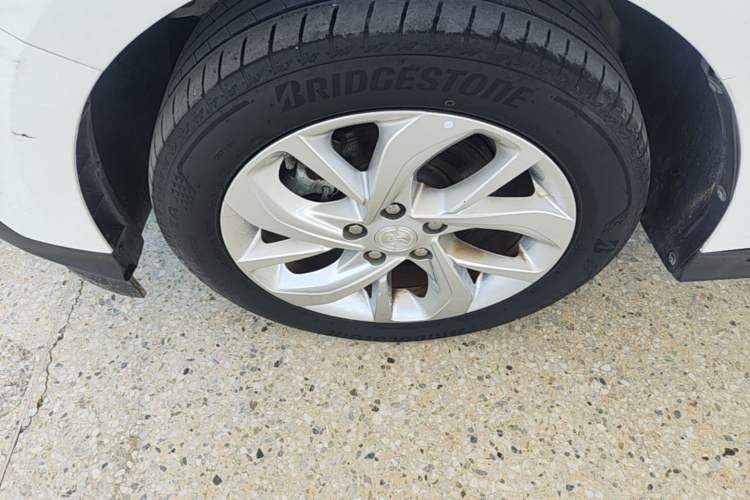Used Buick Velite 6 2022 Connected & Shared PLUS Left Front Wheel Hub