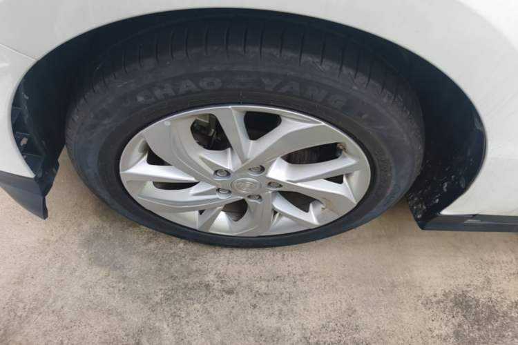 Used Buick Velite 6 2022 Connected & Shared PLUS Left Front Wheel Hub