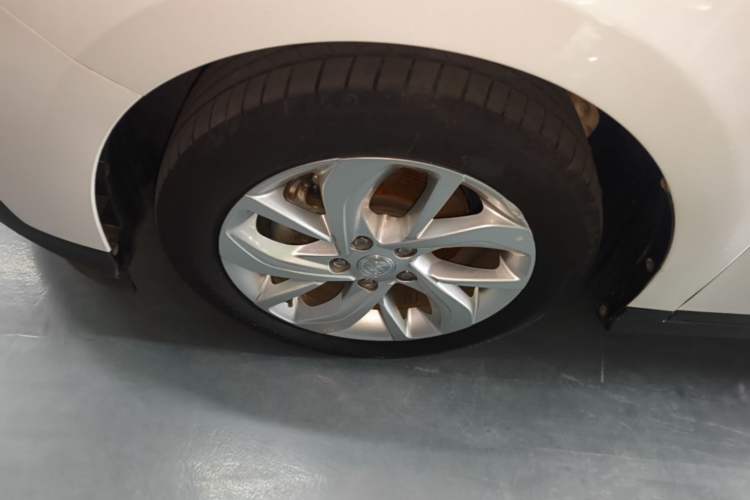 Used Buick Velite 6 2022 Connected & Shared PLUS Left Front Wheel Hub