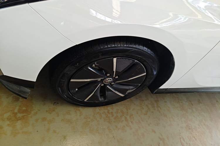 Used Buick Velite 6 2022 Connected Smart PLUS Left Front Wheel Hub