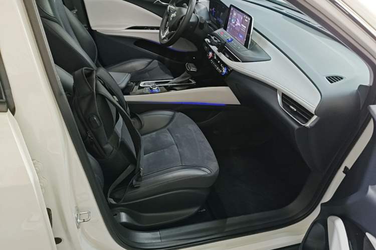 Used Buick Velite 6 2022 Plug-in Hybrid Connected Smart Model Right Front Seat