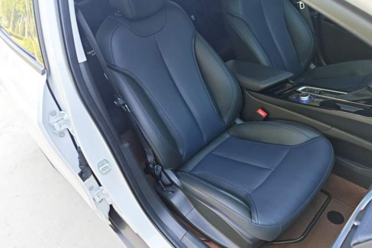 Used Buick Velite 6 2022 Plug-in Hybrid Connected Smart Edition Right Front Seat