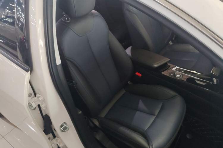 Used Buick Velite 6 2022 Plug-in Hybrid Connected Smart Edition Right Front Seat