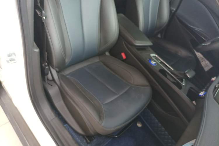 Used Buick Velite 6 2022 Plug-in Hybrid Connected & Shared Model Right Front Seat