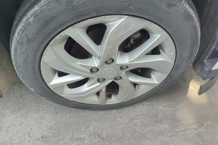 Used Buick Velite 6  Right Front Wheel Hub