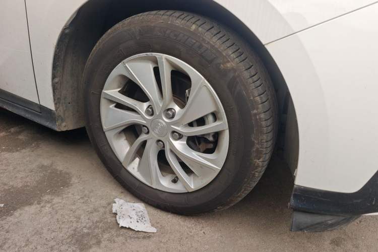 Used Buick Velite 6 2022 Plug-in Hybrid Connected & Shared Model Right Front Wheel Hub