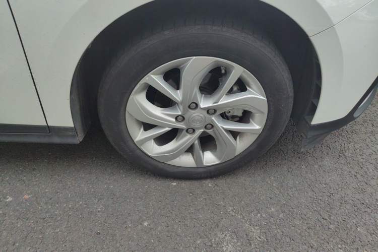 Used Buick Velite 6 2022 Connected & Shared PLUS Right Front Wheel Hub