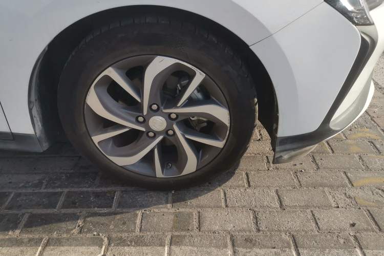 Used Buick Velite 6 2022 Plug-in Hybrid Connected & Shared Model Right Front Wheel Hub