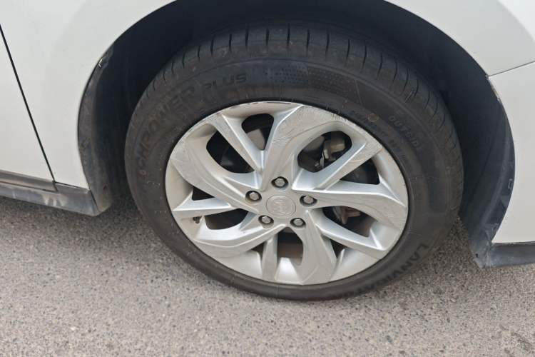 Used Buick Velite 6 2022 Connected & Shared PLUS Right Front Wheel Hub