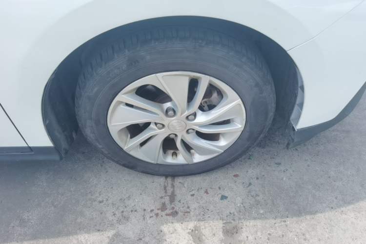 Used Buick Velite 6 2022 Plug-in Hybrid Connected & Shared Model Right Front Wheel Hub