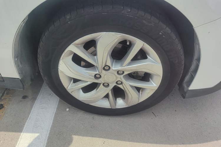 Used Buick Velite 6  Right Front Wheel Hub