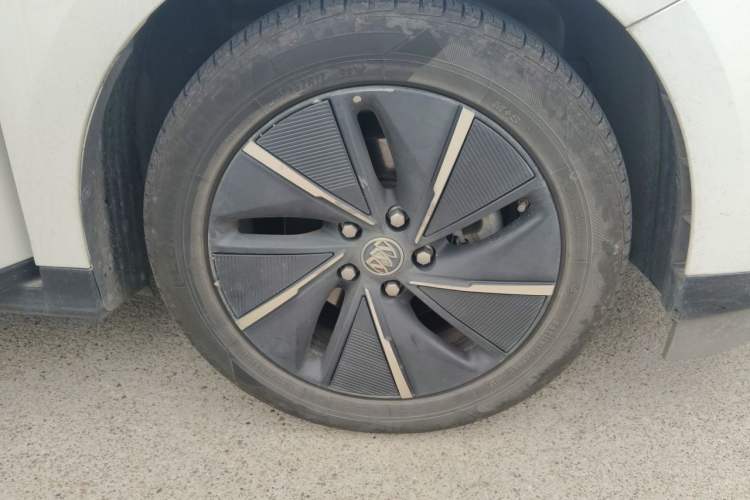 Used Buick Velite 6 2022 Connected Fashion PLUS Right Front Wheel Hub