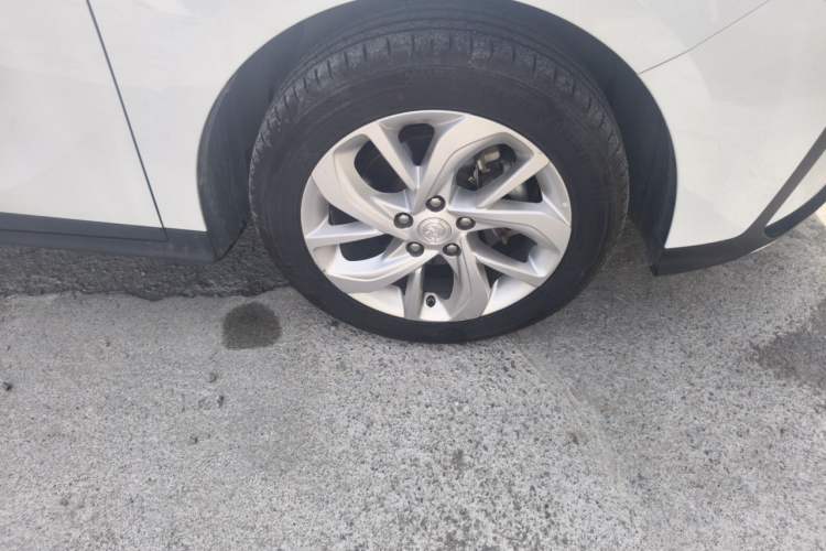Used Buick Velite 6 2022 Connected & Shared PLUS Right Front Wheel Hub