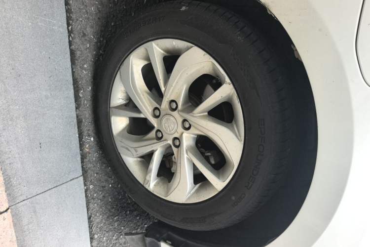 Used Buick Velite 6 2022 Connected & Shared PLUS Right Front Wheel Hub