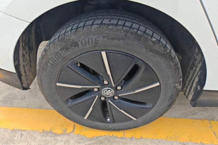 Used Buick Velite 6 2022 Connected Fashion PLUS Right Rear Wheel Hub