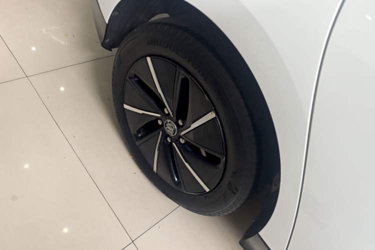 Used Buick Velite 6 2022 Connected Smart PLUS Right Rear Wheel Hub