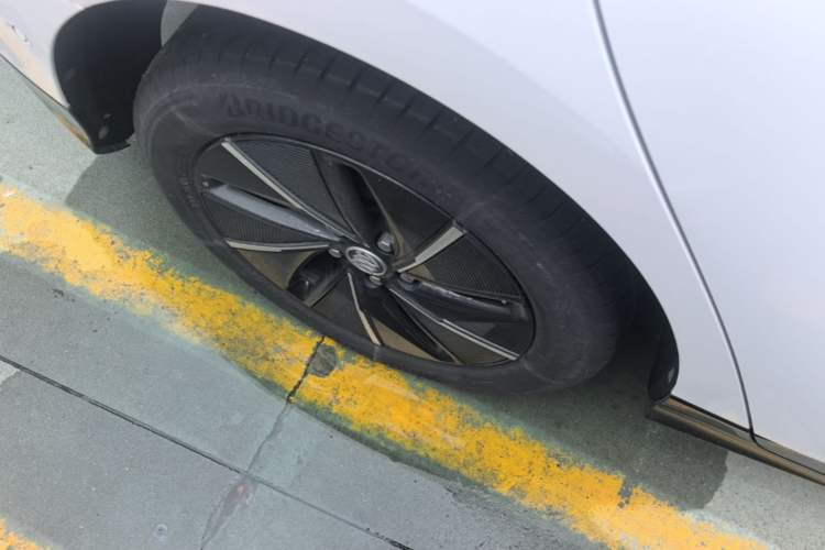 Used Buick Velite 6 2022 Connected Smart PLUS Right Rear Wheel Hub