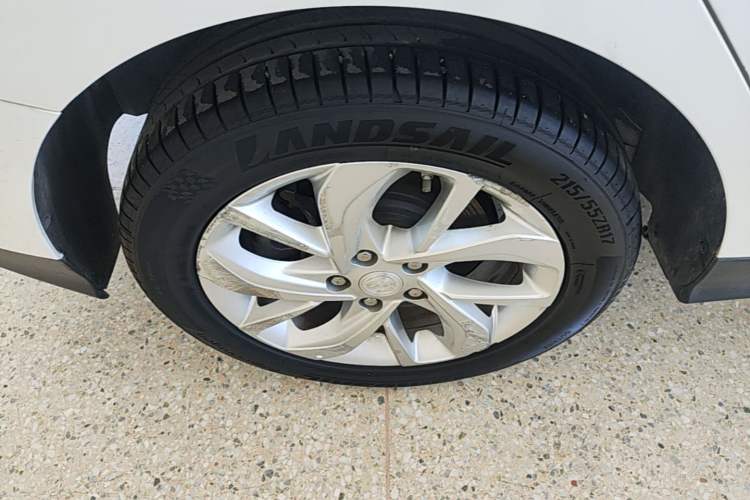 Used Buick Velite 6 2022 Connected & Shared PLUS Right Rear Wheel Hub