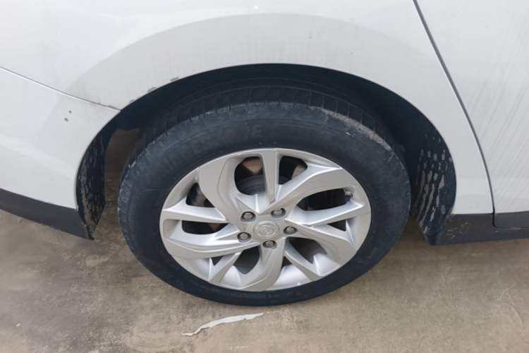 Used Buick Velite 6 2022 Connected & Shared PLUS Right Rear Wheel Hub