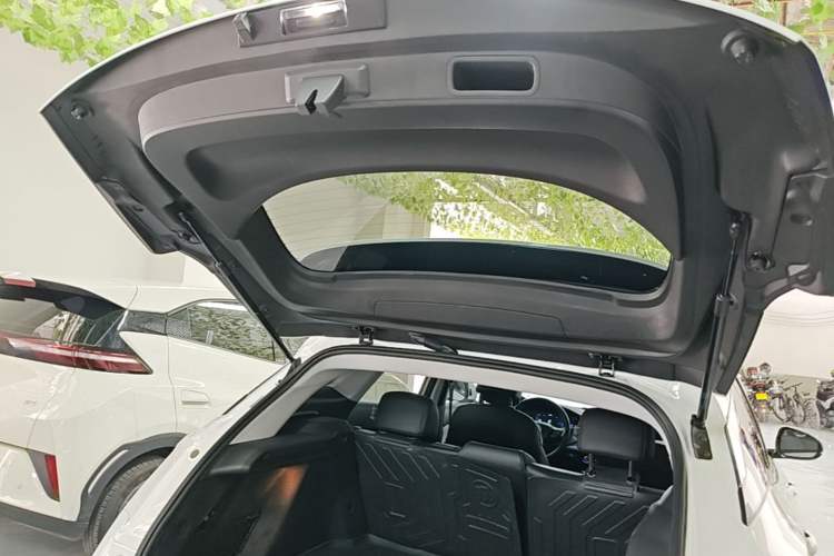 Used Buick Velite 6 2022 Plug-in Hybrid Connected Smart Model Trunk