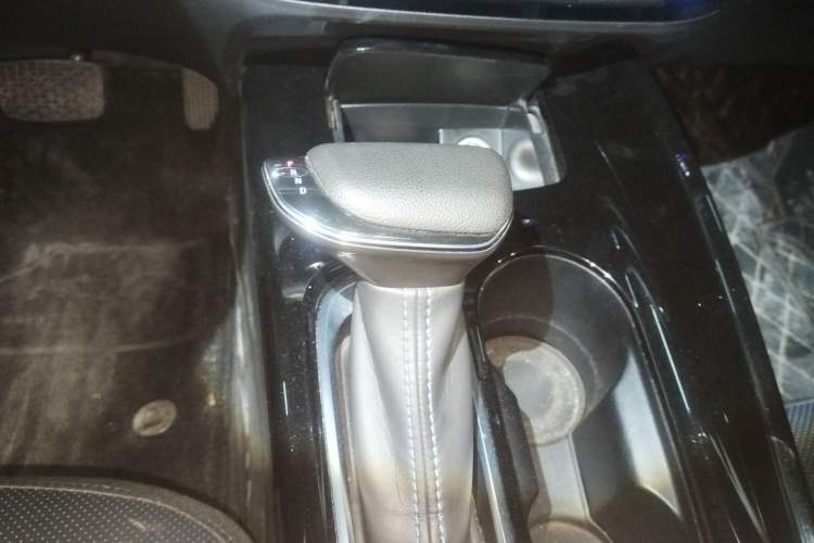 Used Buick Velite 6 2023 Revised Version 430 km Range – Commuter Edition Gear Lever
