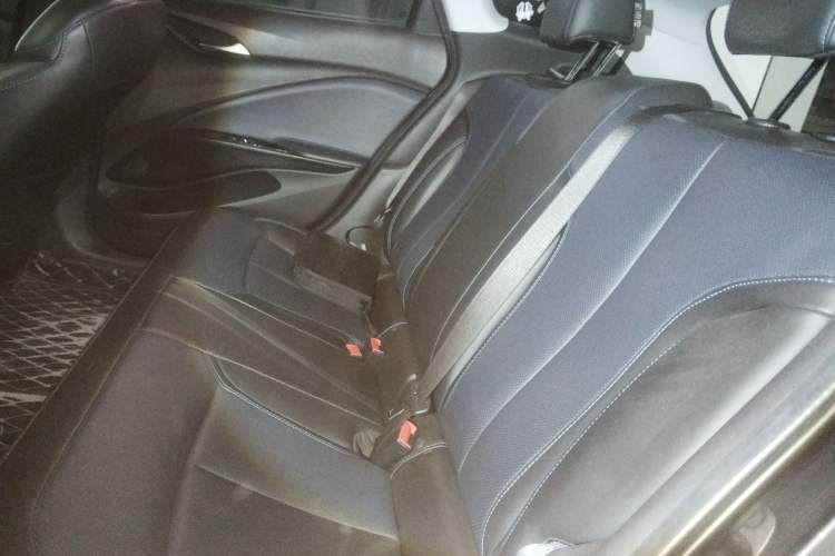 Used Buick Velite 6 2023 Revised Version 430 km Range – Commuter Edition Left Rear Seat