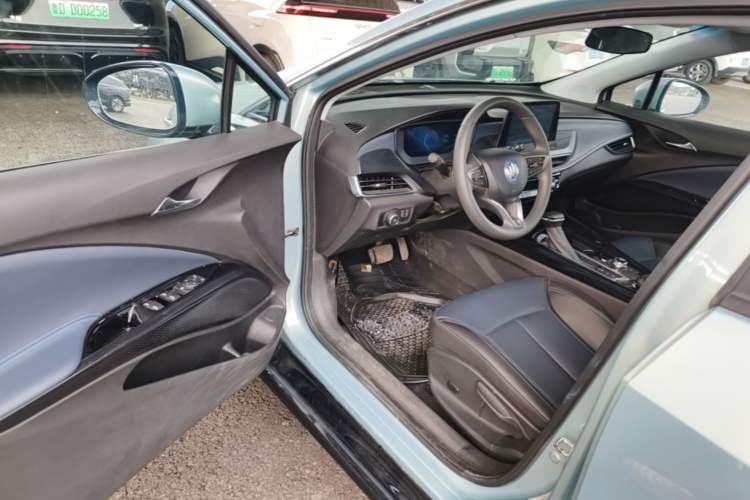 Used Buick Velite 6 2023 Revised Version 430 km Range – Commuter Edition Driver Seat