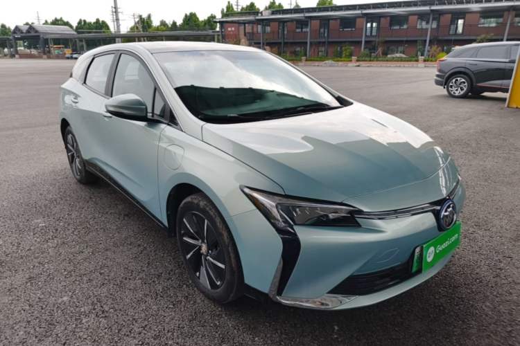 Used Buick Velite 6 2023 Revised Version 430 km Range – Commuter Edition Front Right 45 Deg