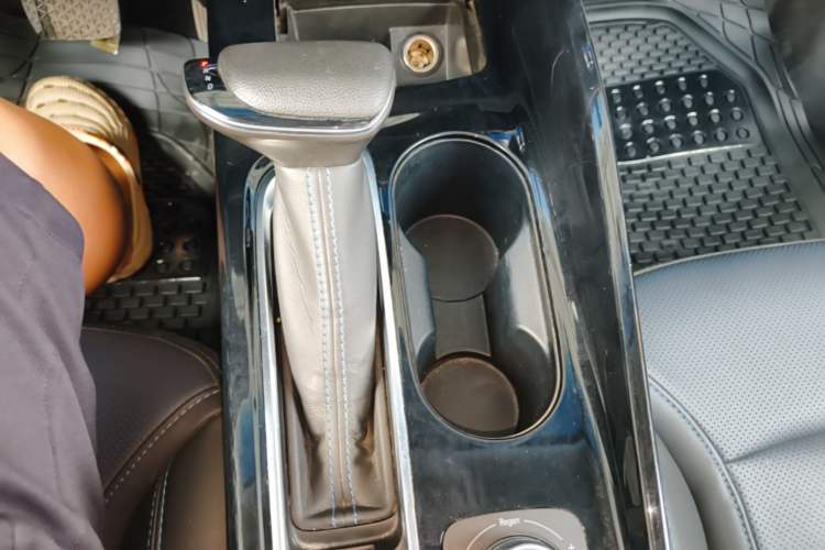 Used Buick Velite 6 2023 Revised Version 430 km Range – Commuter Edition Gear Lever