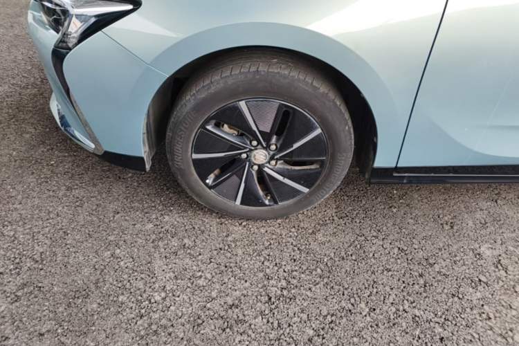 Used Buick Velite 6 2023 Revised Version 430 km Range – Commuter Edition Left Front Wheel Hub