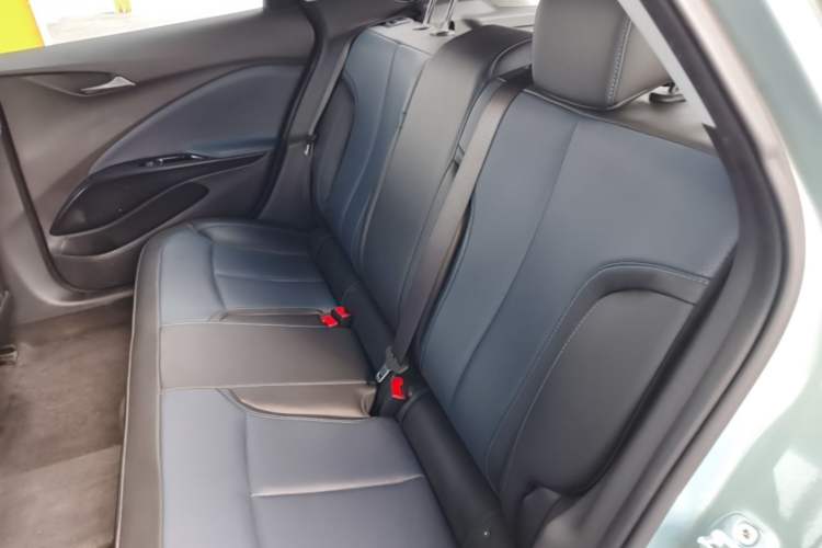 Used Buick Velite 6 2023 Revised Version 430 km Range – Commuter Edition Left Rear Seat