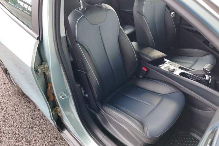 Used Buick Velite 6 2023 Revised Version 430 km Range – Commuter Edition Right Front Seat