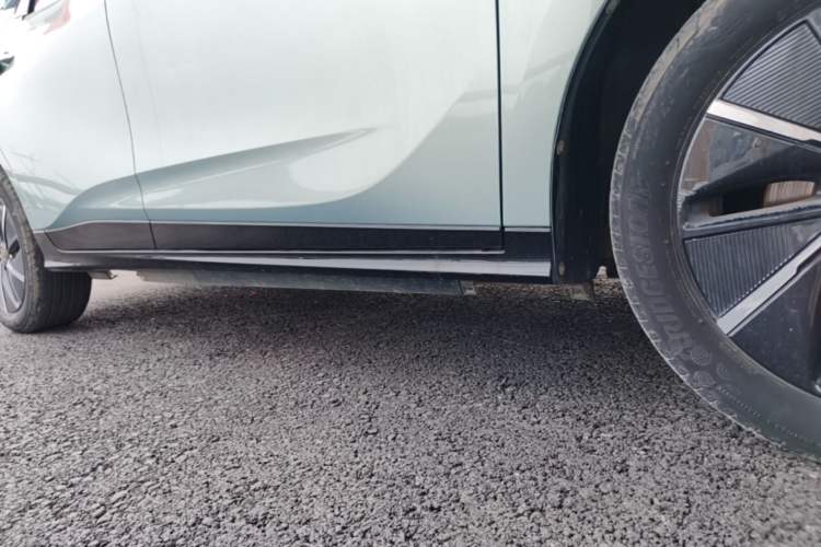 Used Buick Velite 6 2023 Revised Version 430 km Range – Commuter Edition Right Side Sill