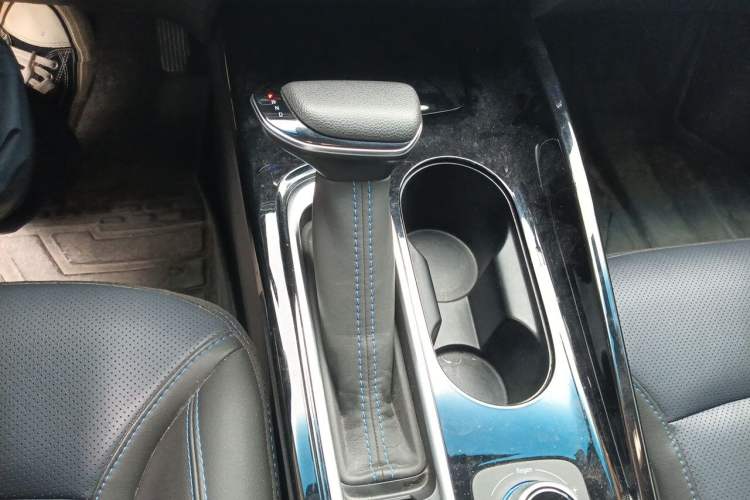 Used Buick Velite 6 2023 Revised Version 430 km Range – Commuter Edition Gear Lever