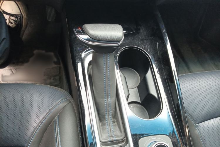 Used Buick Velite 6 2023 Revised Version 430 km Range – Commuter Edition Gear Lever