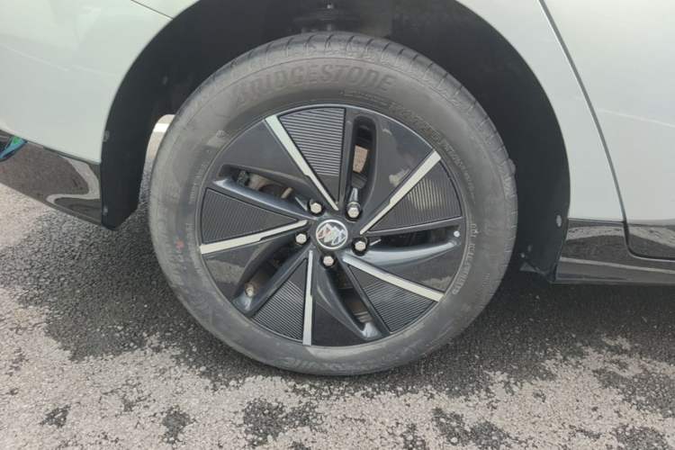 Used Buick Velite 6 2023 430km Comfort Edition Right Rear Wheel Hub