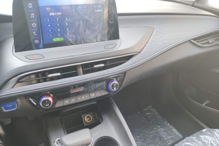 Used Buick Velite 6 2023 Revised Version 430 km Range – Commuter Edition Audio And AC Panel