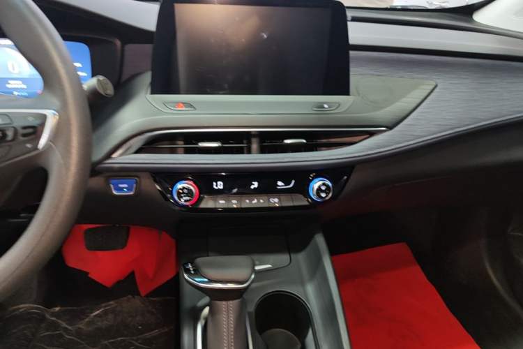 Used Buick Velite 6 2023 Revised Version 430 km Range – Commuter Edition Audio And AC Panel