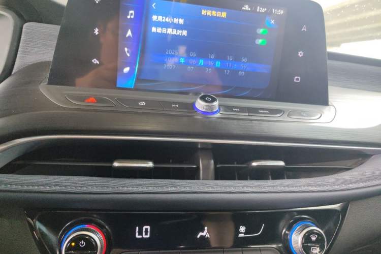 Used Buick Velite 6 2023 Revised Version 430 km Range – Commuter Edition Audio And AC Panel