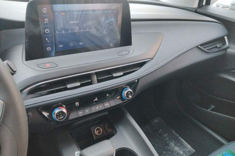 Used Buick Velite 6 2023 Revised Version 430 km Range – Commuter Edition Audio And AC Panel
