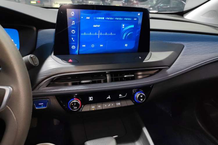 Used Buick Velite 6 2023 Revised Version 430 km Range – Commuter Edition Audio And AC Panel