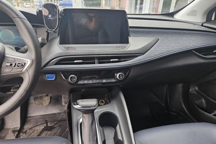 Used Buick Velite 6 2023 Revised Version 430 km Range – Commuter Edition Audio And AC Panel