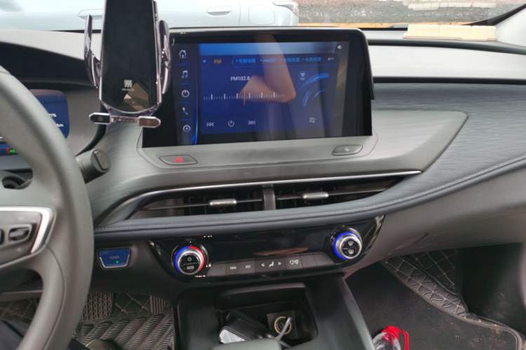 Used Buick Velite 6 2023 Revised Version 430 km Range – Commuter Edition Audio And AC Panel