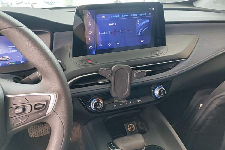 Used Buick Velite 6 2023 Revised Version 430 km Range – Commuter Edition Audio And AC Panel