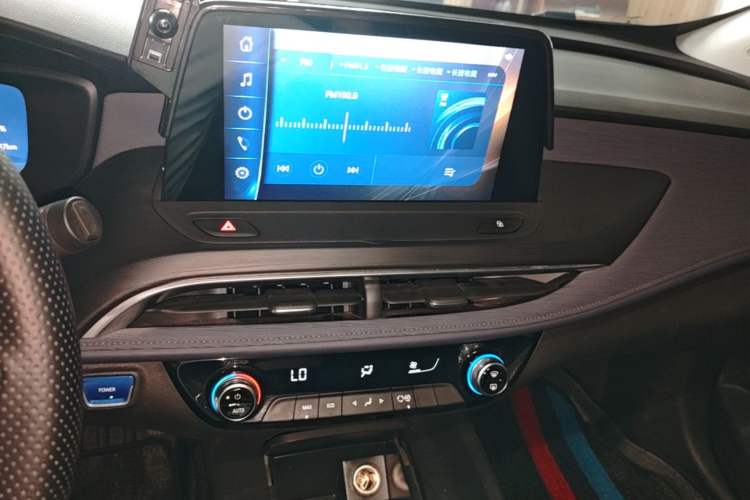 Used Buick Velite 6 2023 Revised Version 430 km Range – Commuter Edition Audio And AC Panel