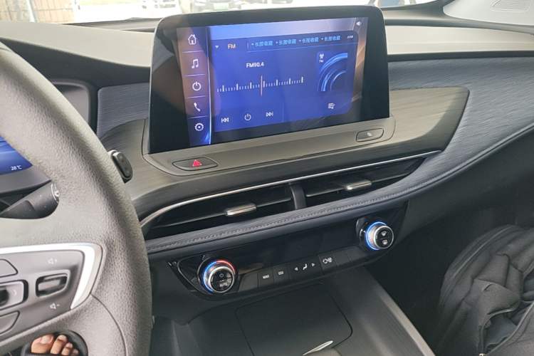 Used Buick Velite 6 2023 Revised Version 430 km Range – Commuter Edition Audio And AC Panel