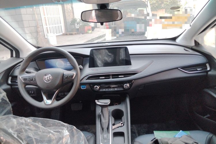 Used Buick Velite 6 2023 Revised Version 430 km Range – Commuter Edition Center Console