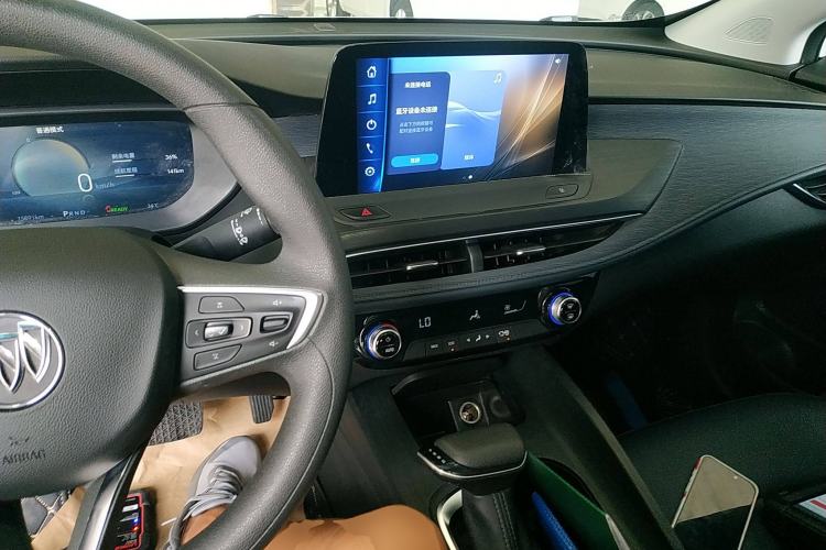 Used Buick Velite 6 2023 Revised Version 430 km Range – Commuter Edition Center Console